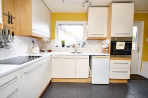 Kitchen- click for photo gallery